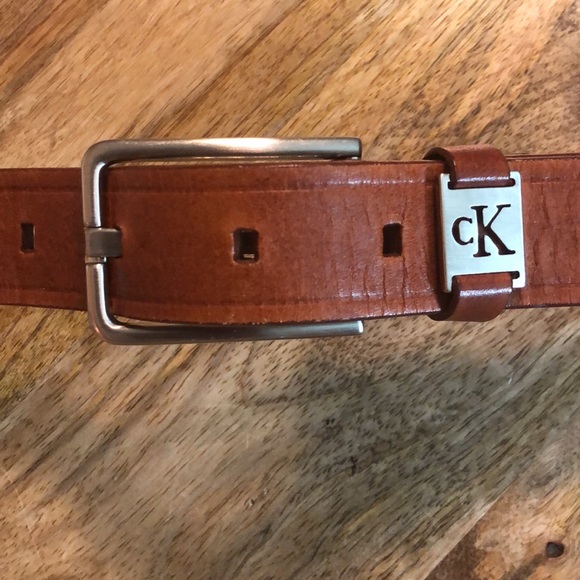 CALVIN KLEIN size S/M Honey Tan Leather bright silver  Discrete Logo $52 NEW - Picture 2 of 16